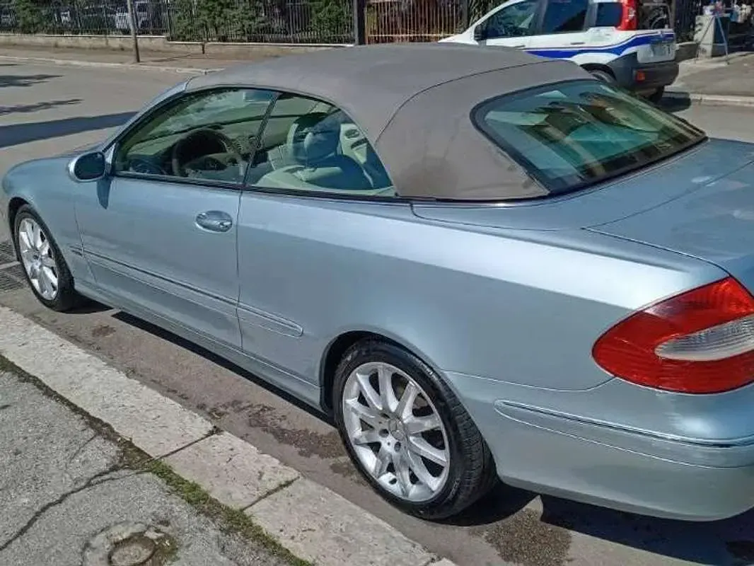 Usata Mercedes CLK320 Elegance 224 CV (164 kW) 2007 Argento Cabrio