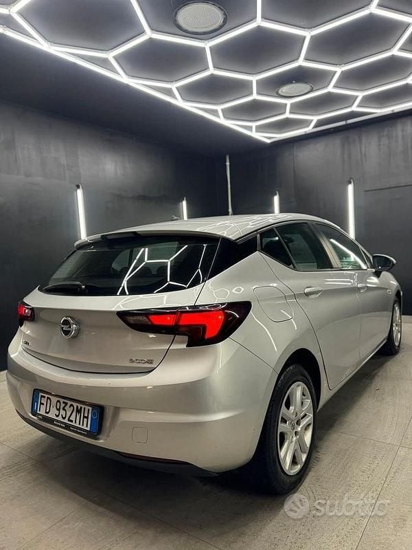 Usata Opel Astra 104 CV (76 kW) 2016 Grigio Berlina