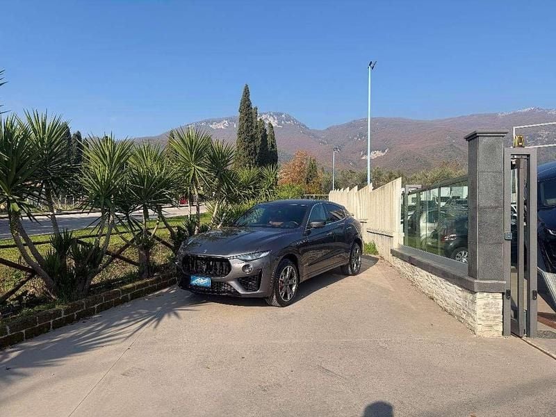Bianco Usata 2018 Maserati Levante SUV | 34.900 € (Buon prezzo) - Immagine 1/4