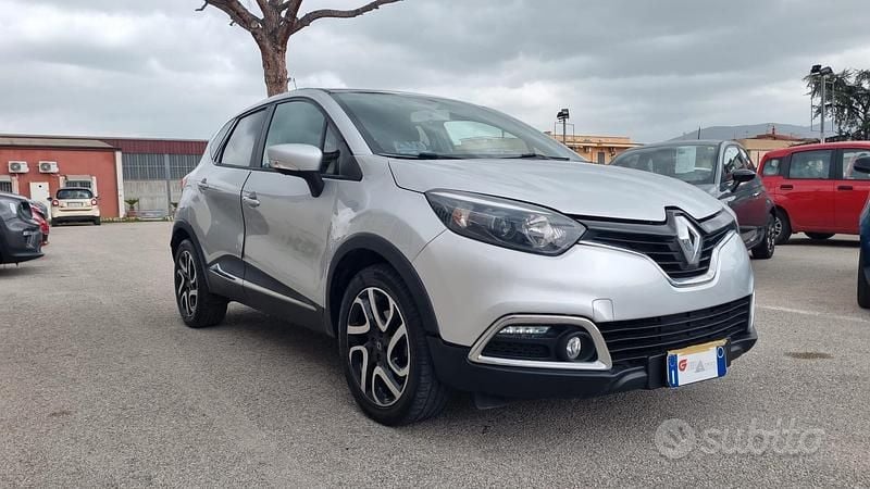 Usata Renault Captur 90 CV (66 kW) 2015 Grigio SUV