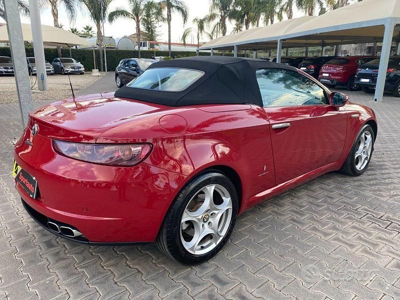 Begagnad Alfa Romeo Spider 210 HK (154 kW) 2008 Röd Cab