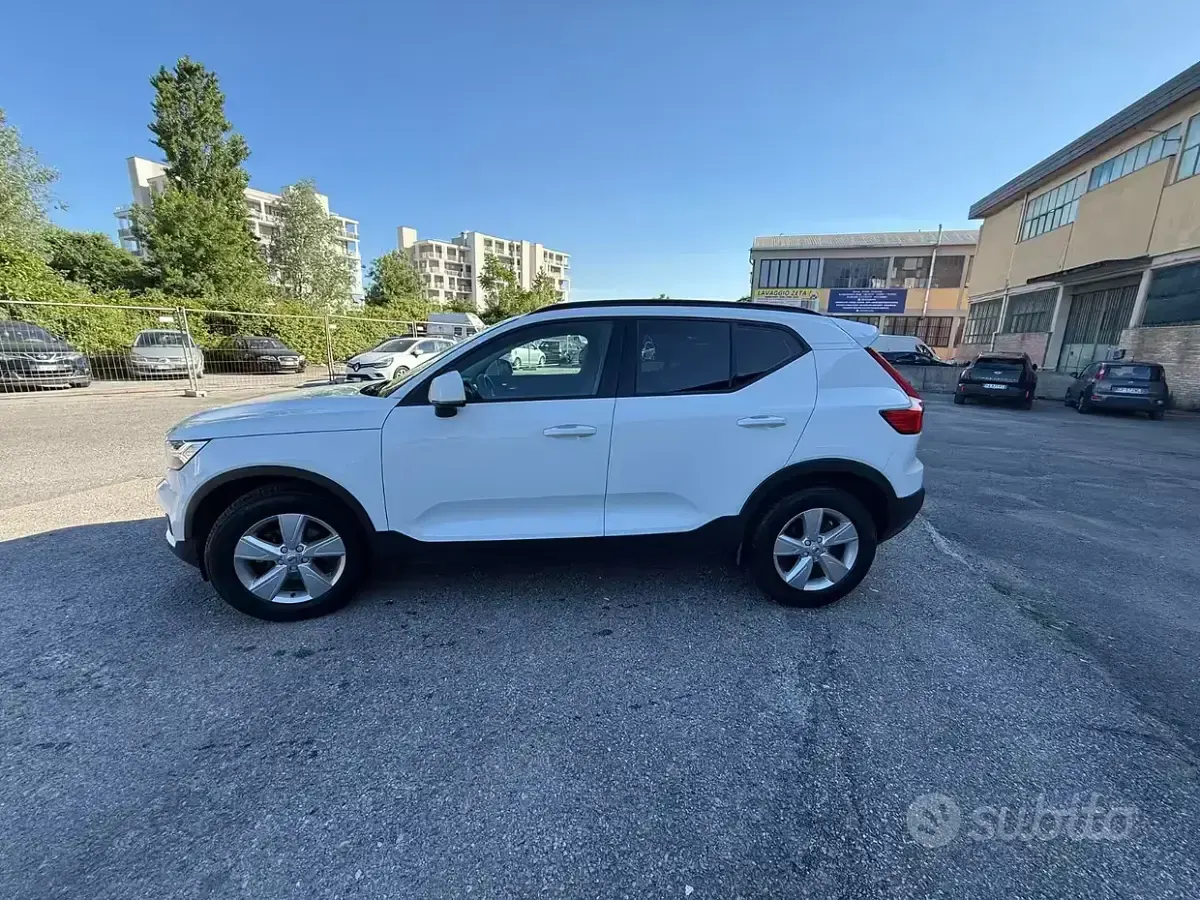 Usata Volvo XC40 Momentum 150 CV (110 kW) 2018 Bianco SUV