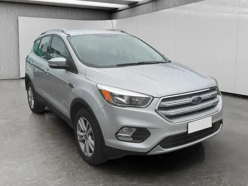 Usata Ford Kuga S 119 CV (87 kW) 2017 Argento SUV