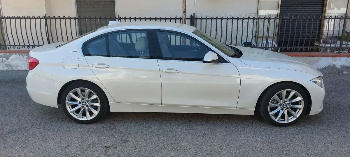 Usata BMW 330 Luxury Line 184 CV (135 kW) 2016 Berlina