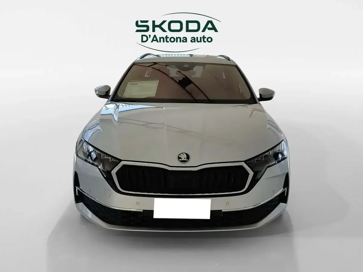 Usata Skoda Octavia Executive 150 CV (110 kW) 2025 Argento Station wagon