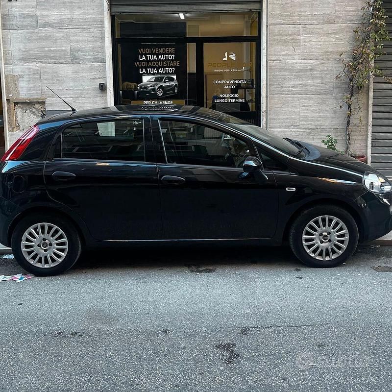 Usata Fiat Punto Lounge 75 CV (55 kW) 2015 Nero Utilitaria