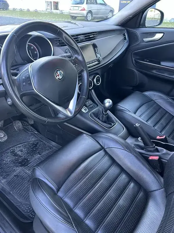 Usata Alfa Romeo Giulietta Impression 120 CV (88 kW) 2017 Grigio Utilitaria