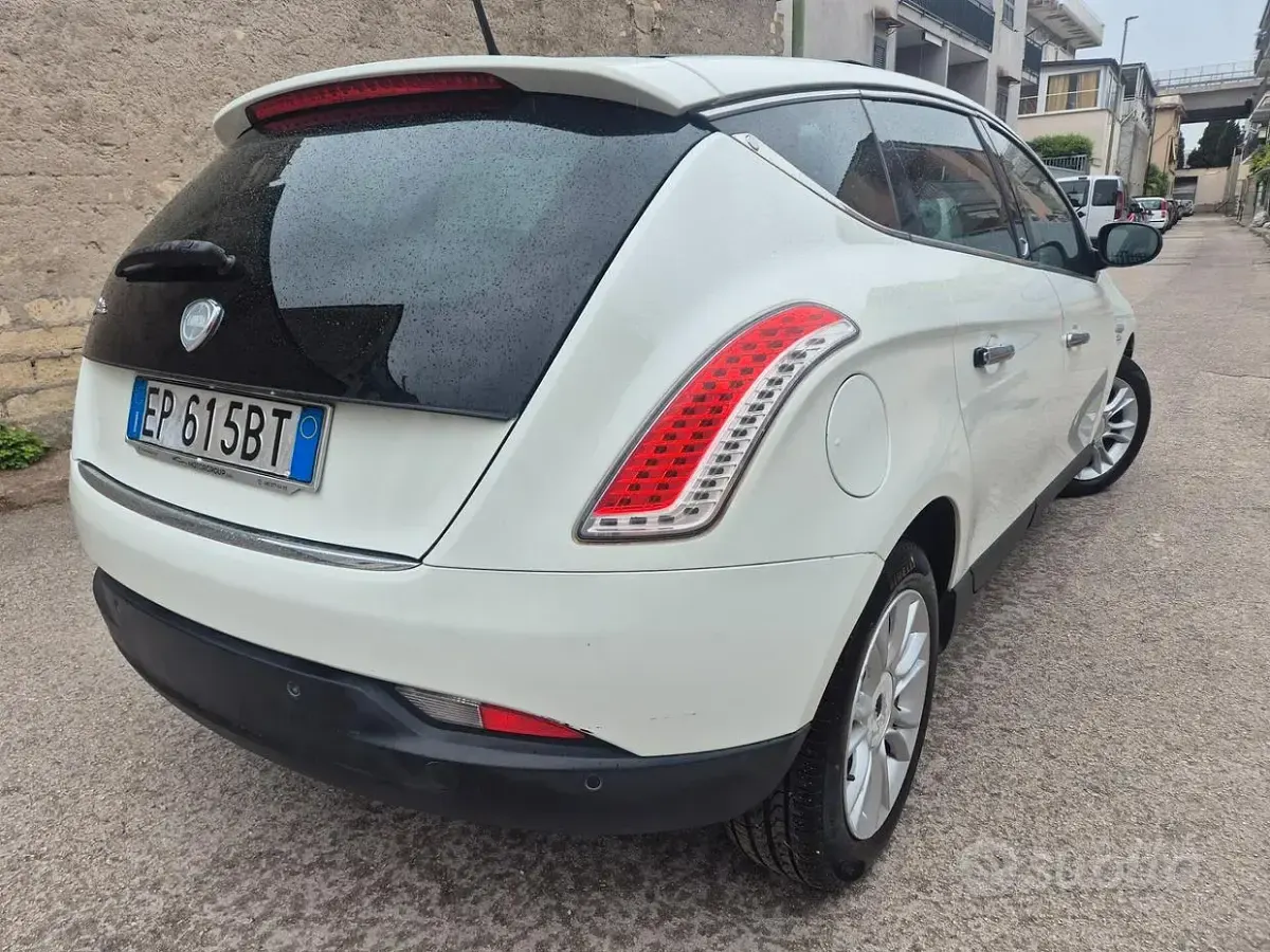 Gebraucht Lancia Delta 120 PS (88 kW) 2011 Weiß Kleinwagen
