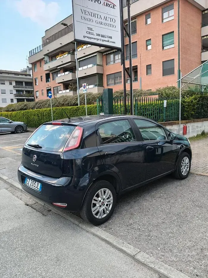 Begagnad Fiat Punto Young 70 HK (51 kW) 2015 Blå Halvkombi