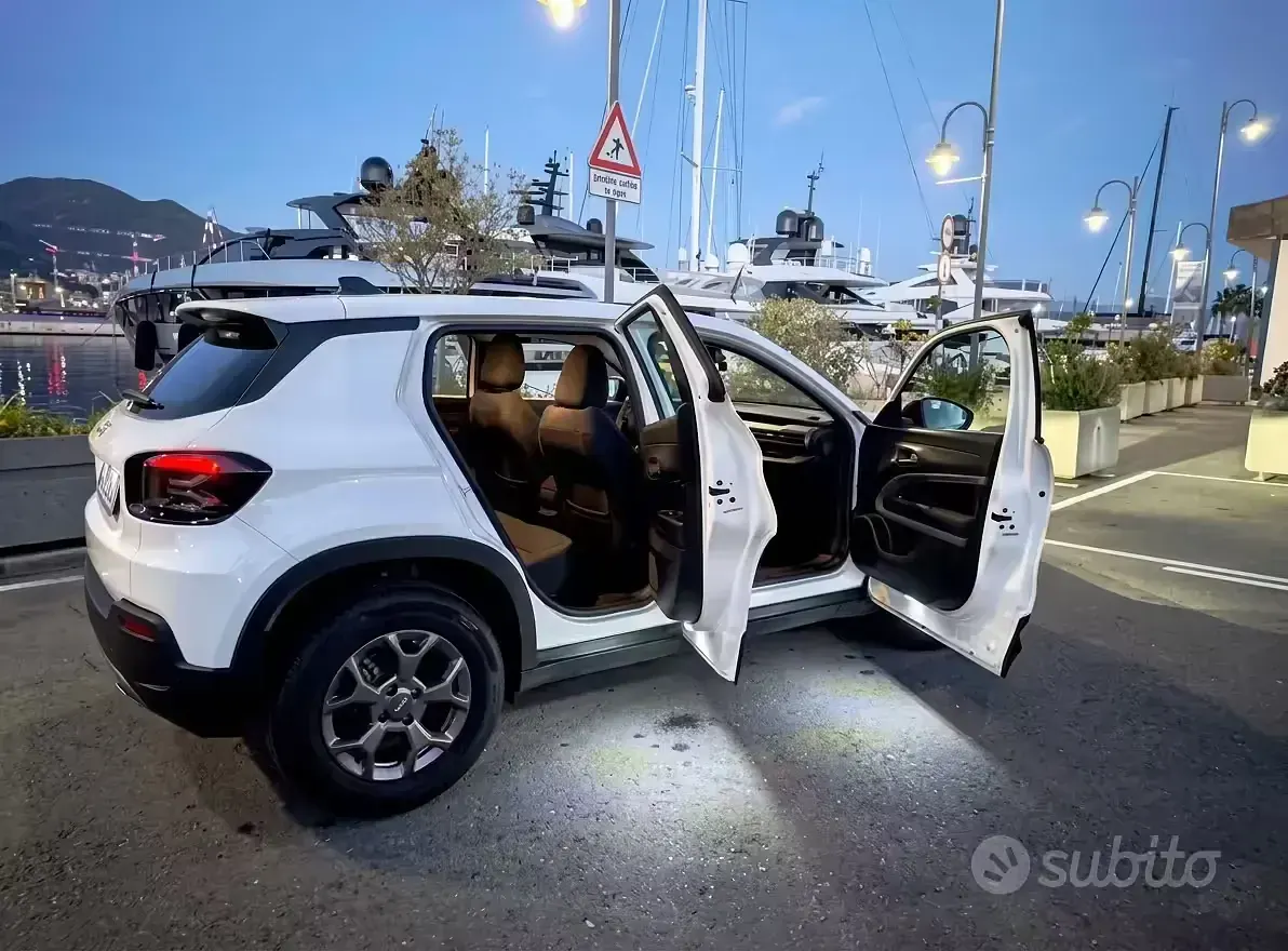 Usata Jeep Avenger Longitude 101 CV (74 kW) 2024 Bianco SUV
