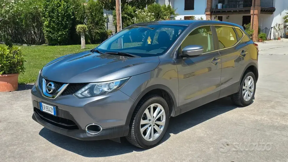 Usata Nissan Qashqai Tekna 110 CV (80 kW) 2014 Grigio SUV