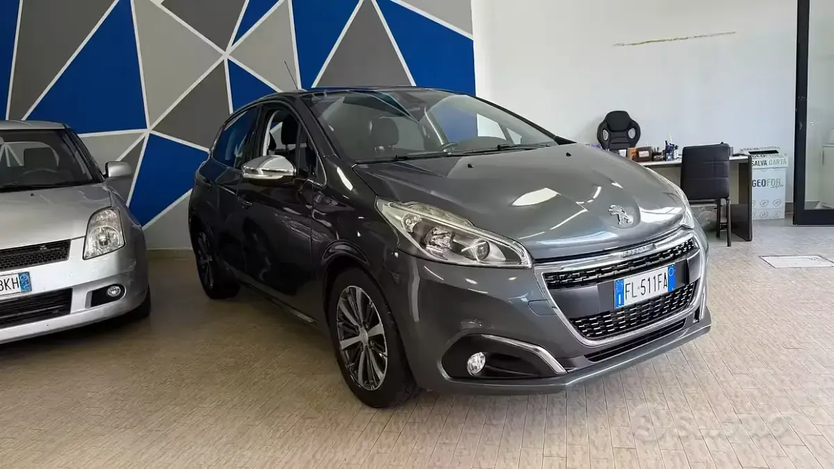 Usata Peugeot 208 Allure 75 CV (55 kW) 2017 Grigio Utilitaria