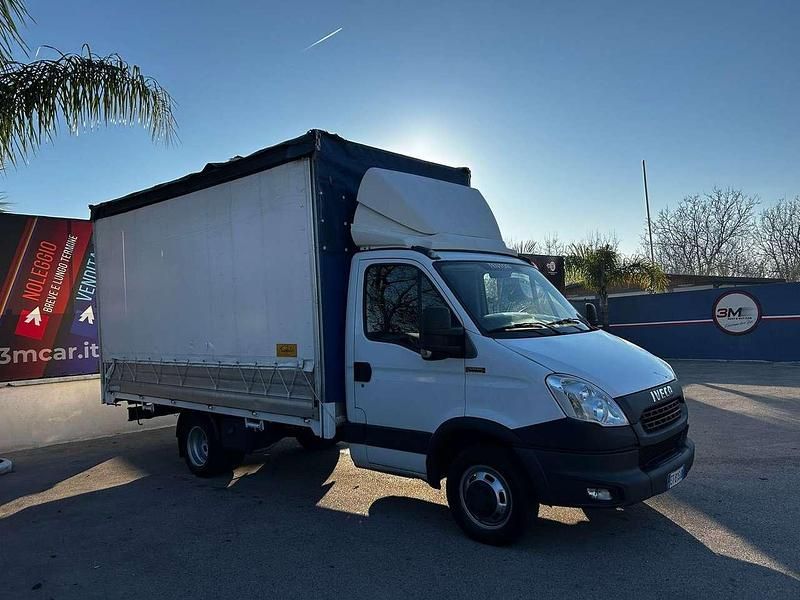 Usata Iveco Daily 126 CV (92 kW) 2014 Bianco Monovolume