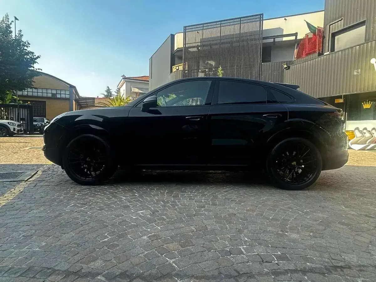 Usata Porsche Cayenne Coupe 340 CV (250 kW) 2020 Nero metallizzato SUV