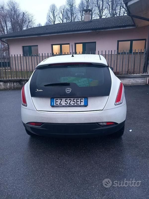 Usata Lancia Delta Silver 120 CV (88 kW) 2013 Bianco Utilitaria