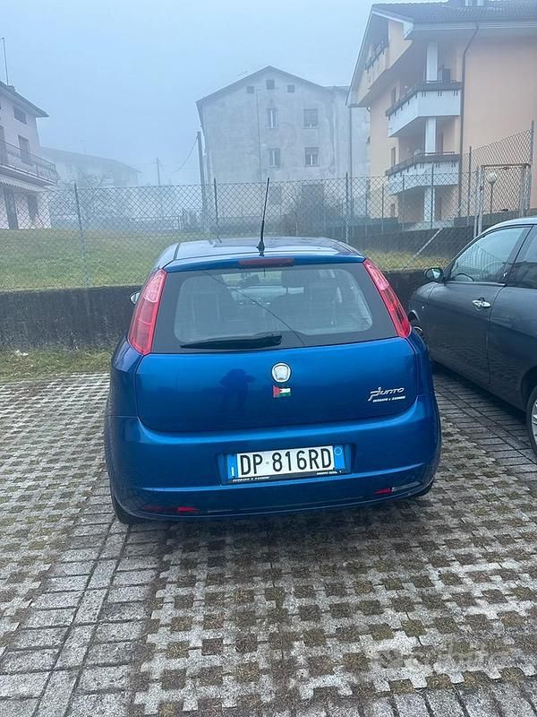 Blu Usata 2007 Fiat Punto Tre volumi | 2150 € - Immagine 1/4