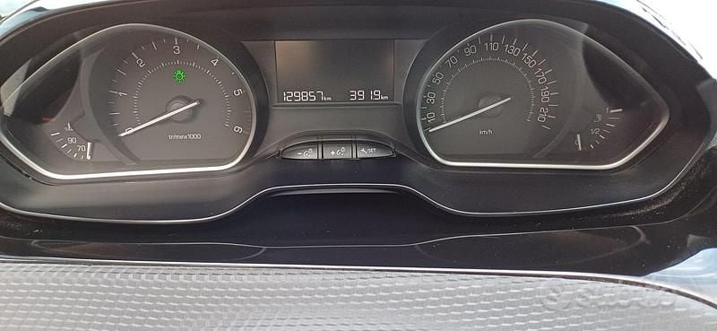 Usata Peugeot 2008 Active 99 CV (72 kW) 2016 Bianco SUV