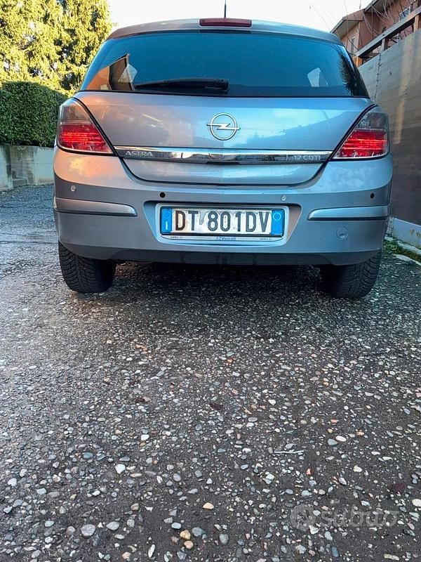 Occasion Opel Astra 110 ch (80 kW) 2008 Gris Berline