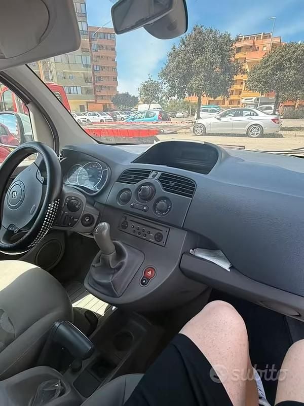 Usata Renault Kangoo 115 CV (84 kW) 2009 Grigio Berlina