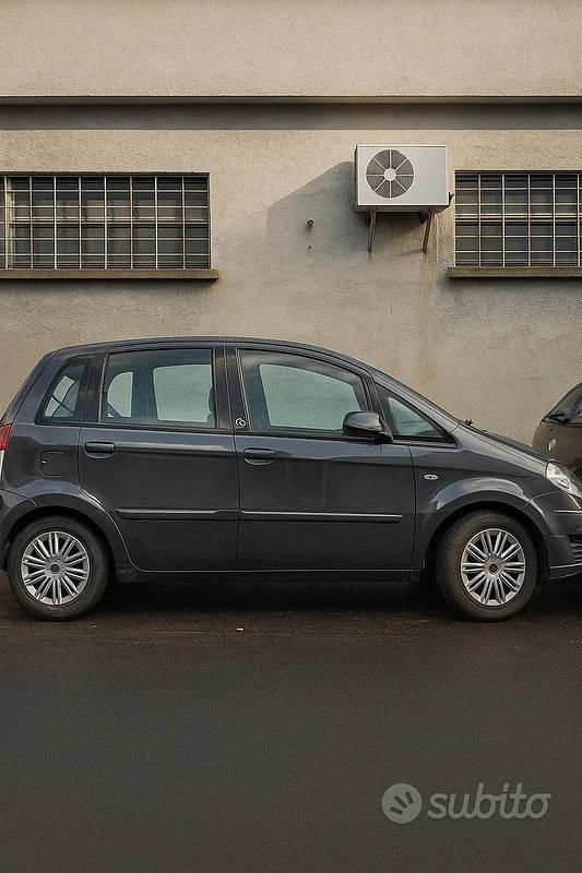 Usata Lancia Musa 77 CV (56 kW) 2010 Grigio Monovolume