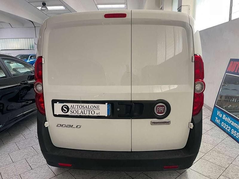 Usata Fiat Doblò Lounge 105 CV (77 kW) 2022 Bianco Monovolume