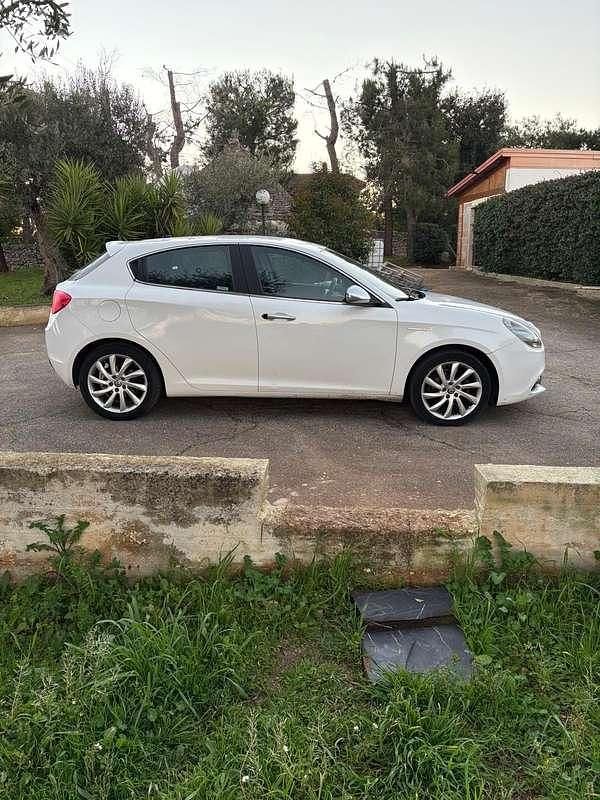 Usata Alfa Romeo Giulietta Distinctive 120 CV (88 kW) 2016 Utilitaria