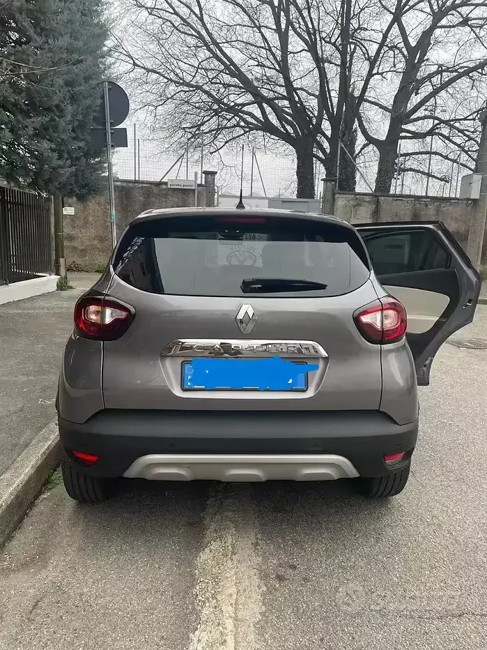 Usata Renault Captur 90 CV (66 kW) 2019 Grigio SUV