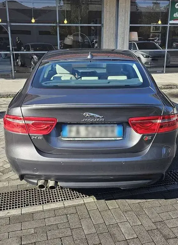 Usata Jaguar XE Business Edition 179 CV (131 kW) 2015 Grigio Berlina