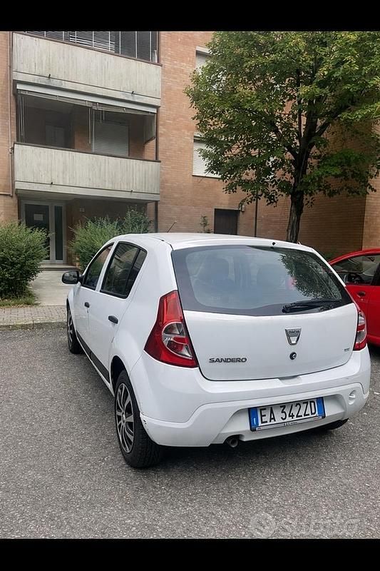Usata Dacia Sandero Ambiance 75 CV (55 kW) 2009 Bianco Berlina