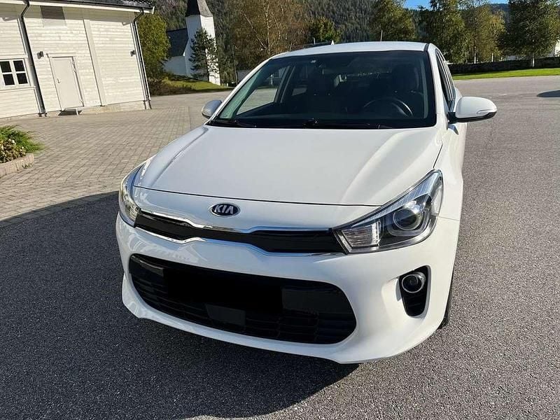 Usata Kia Rio Comfort 75 CV (55 kW) 2007 Bianco Berlina