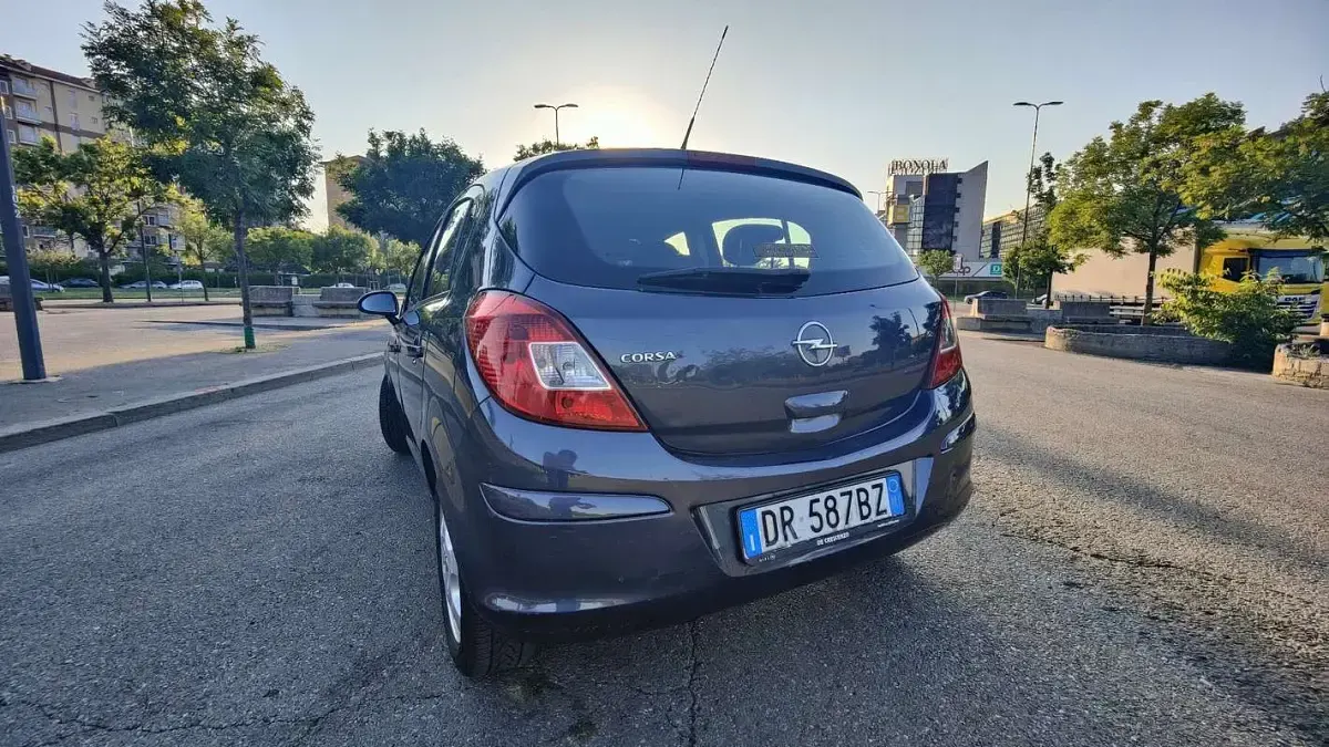 Usata Opel Corsa Enjoy 80 CV (58 kW) 2008 Utilitaria