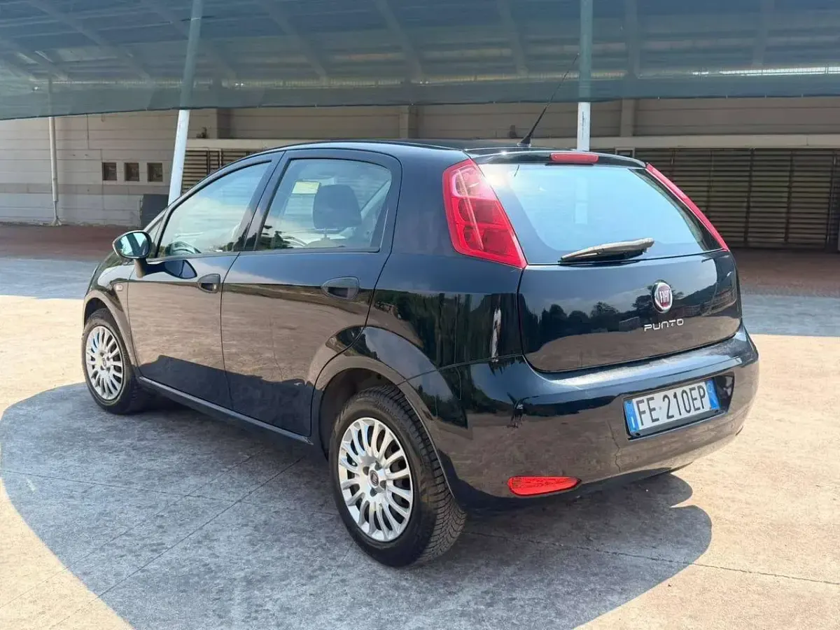 Usata Fiat Punto Lounge 77 CV (56 kW) 2016 Blu/azzurro Utilitaria
