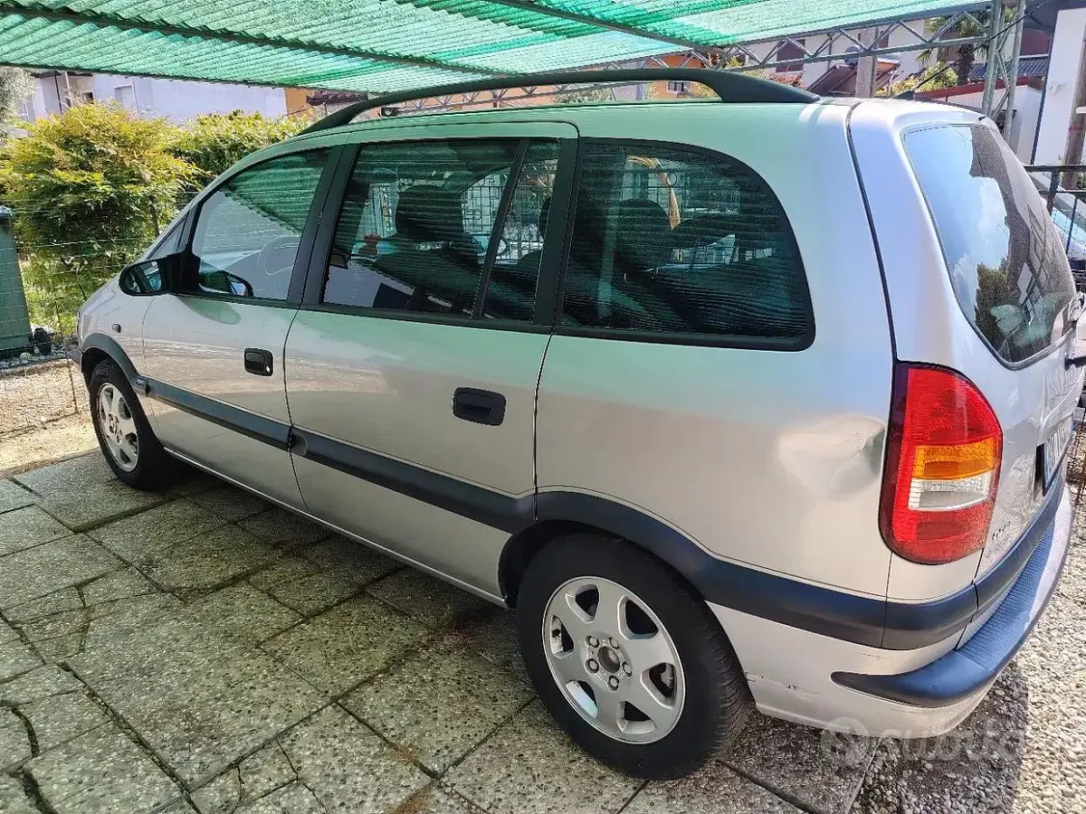 Usata Opel Zafira 125 CV (91 kW) 2001 Grigio Monovolume