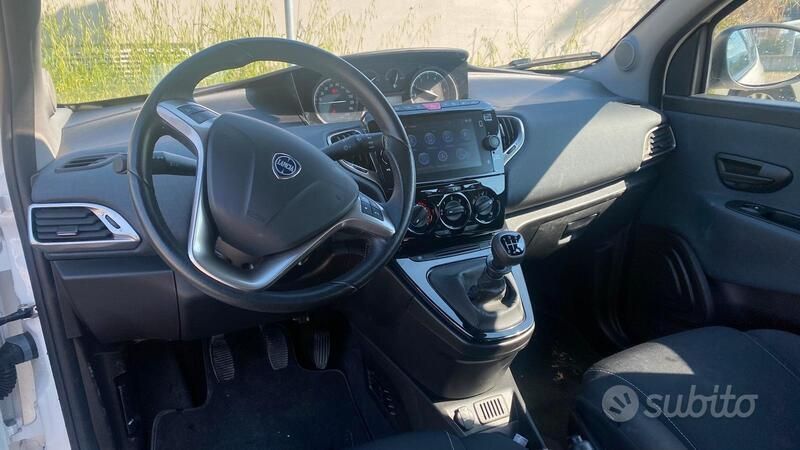 Usata Lancia Ypsilon Silver 69 CV (50 kW) 2022 Bianco Utilitaria