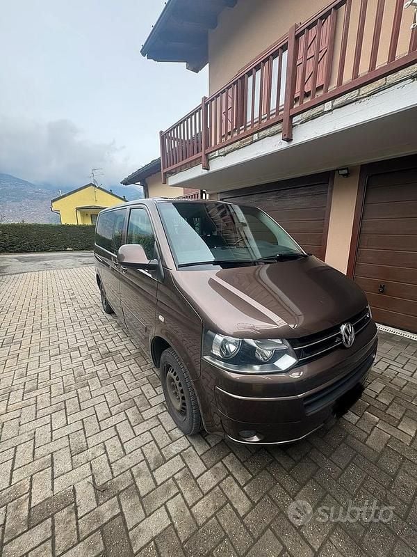 Usata VW Caravelle 150 CV (110 kW) 2015 Marrone Monovolume