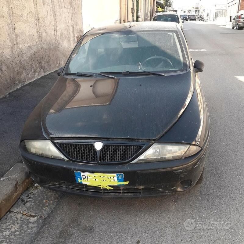 Usata Lancia Ypsilon 54 CV (39 kW) 2000 Nero Utilitaria