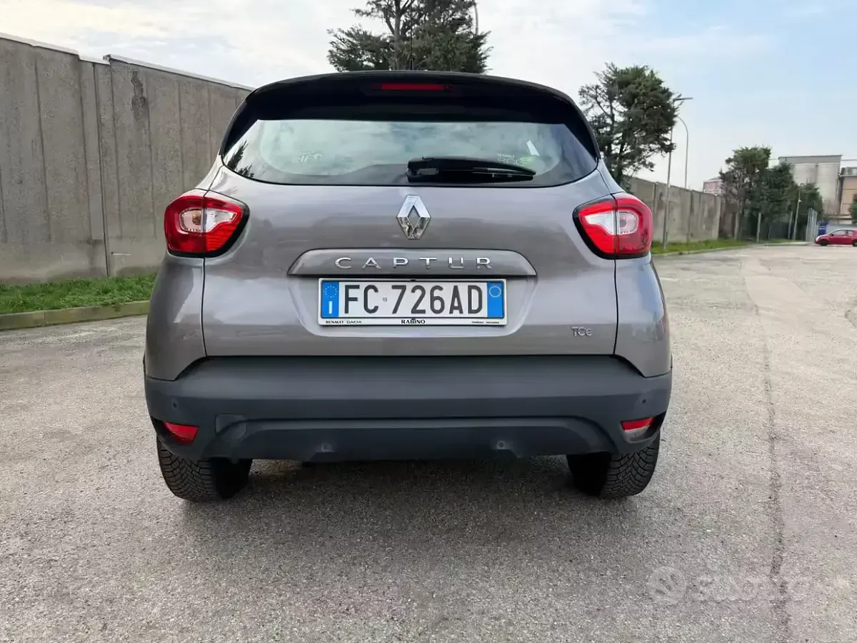 Usata Renault Captur 90 CV (66 kW) 2015 Grigio SUV