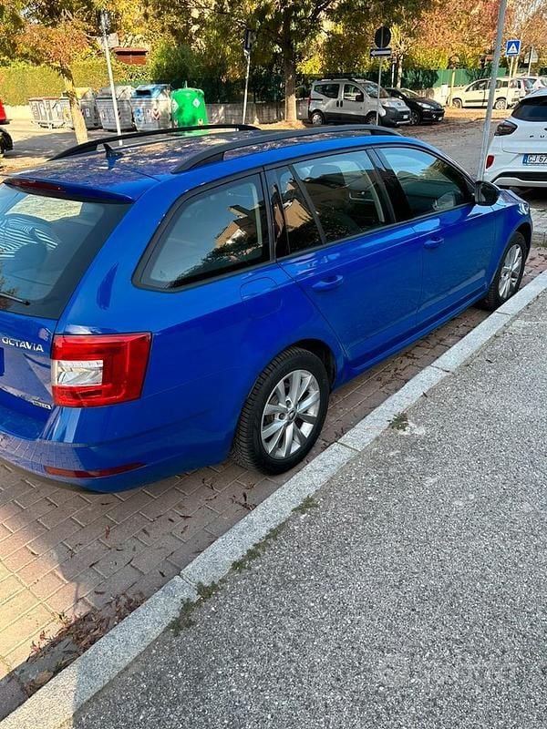Usata Skoda Octavia G-TEC 110 CV (80 kW) 2018 Blu Station wagon