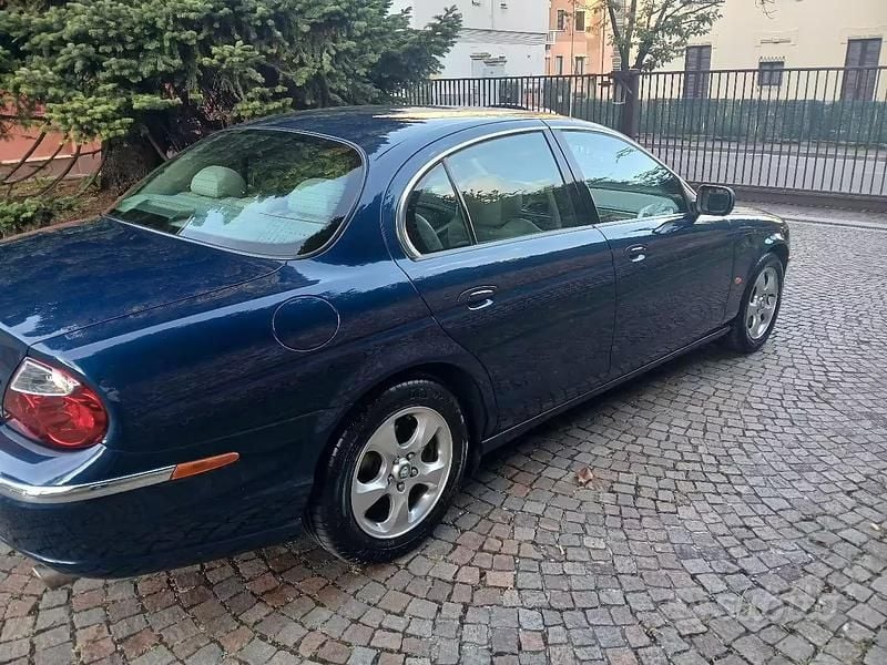 Usata Jaguar S-Type 175 CV (128 kW) 2001 Blu Berlina
