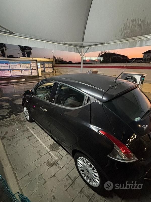 Usata Lancia Ypsilon S 69 CV (50 kW) 2012 Nero Utilitaria