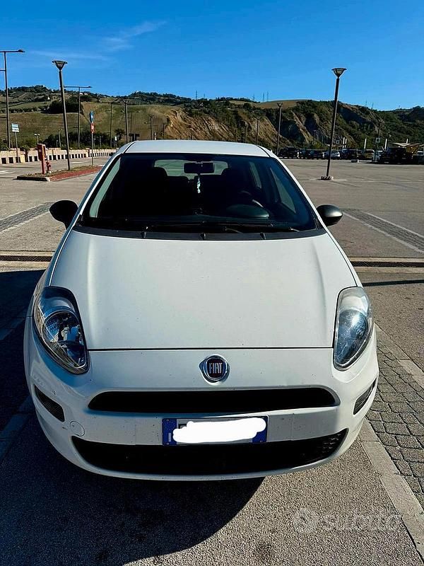 Usata Fiat Punto Street 77 CV (56 kW) 2017 Bianco Utilitaria