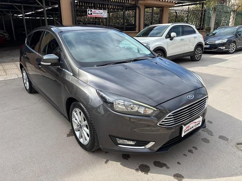 Usata Ford Focus Titanium 120 CV (88 kW) 2017 Grigio Berlina