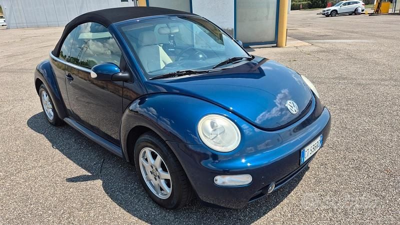 Usata VW New Beetle 101 CV (74 kW) 2005 Blu Utilitaria