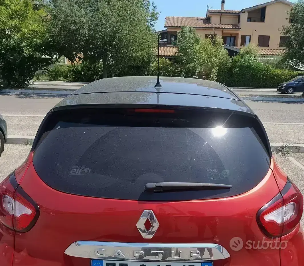 Usata Renault Captur 90 CV (66 kW) 2016 Rosso SUV