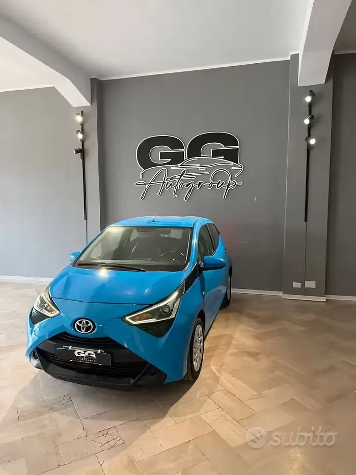 Usata Toyota Aygo Connect Style 72 CV (52 kW) 2020 Blu Utilitaria