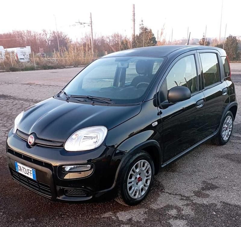 Nero Usata 2023 Fiat Panda S Berlina | 9900 € (Ottimo prezzo) - Immagine 1/4