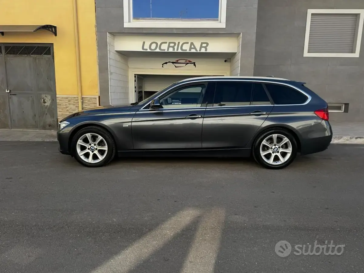 Usata BMW 318 Luxury Line 143 CV (105 kW) 2012 Grigio Station wagon