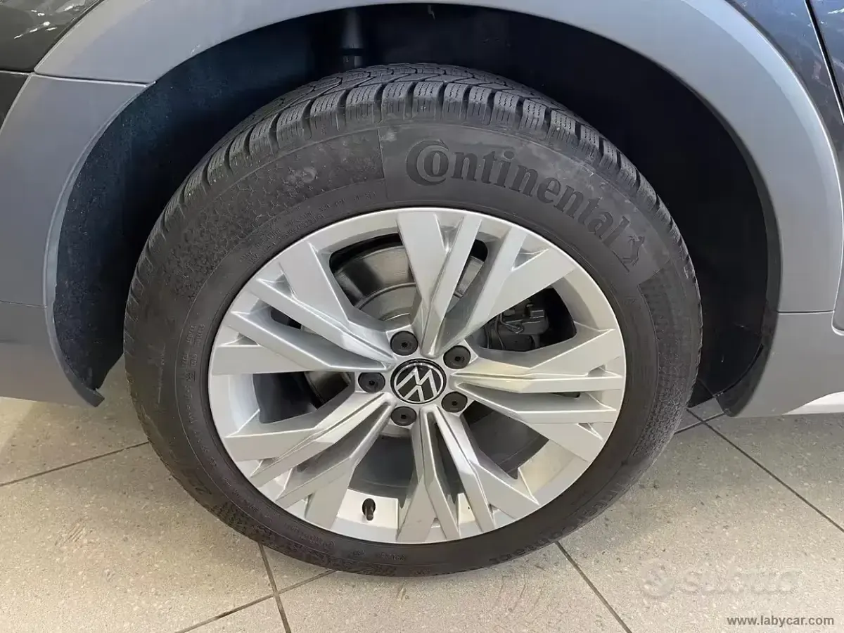 Usata VW Passat Alltrack 200 CV (147 kW) 2023 Grigio Station wagon