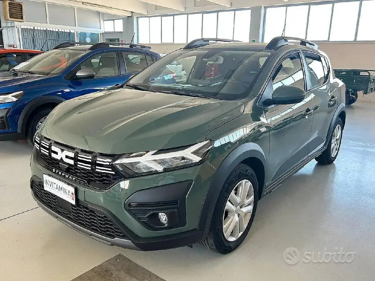 Usata Dacia Sandero Expression 101 CV (74 kW) 2024 Verde Berlina