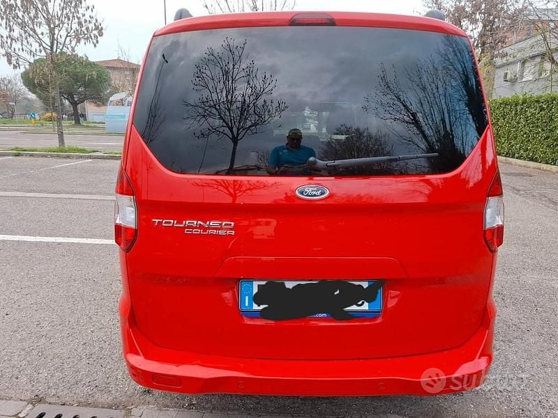 Usata Ford Tourneo Courier 101 CV (74 kW) 2019 Rosso Monovolume